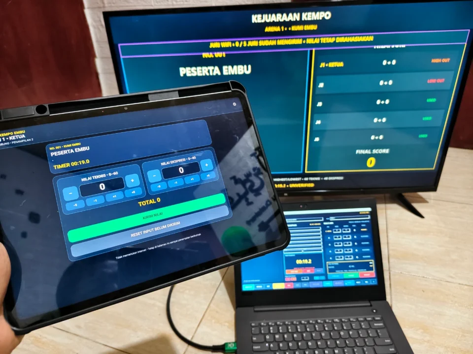 Kempo Embu Wireless Judge digunakan operator dengan tampilan TV atau monitor publik