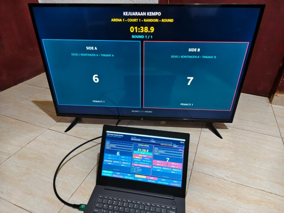 Papan skor Kempo Randori digital digunakan operator dengan tampilan public scoreboard pada TV
