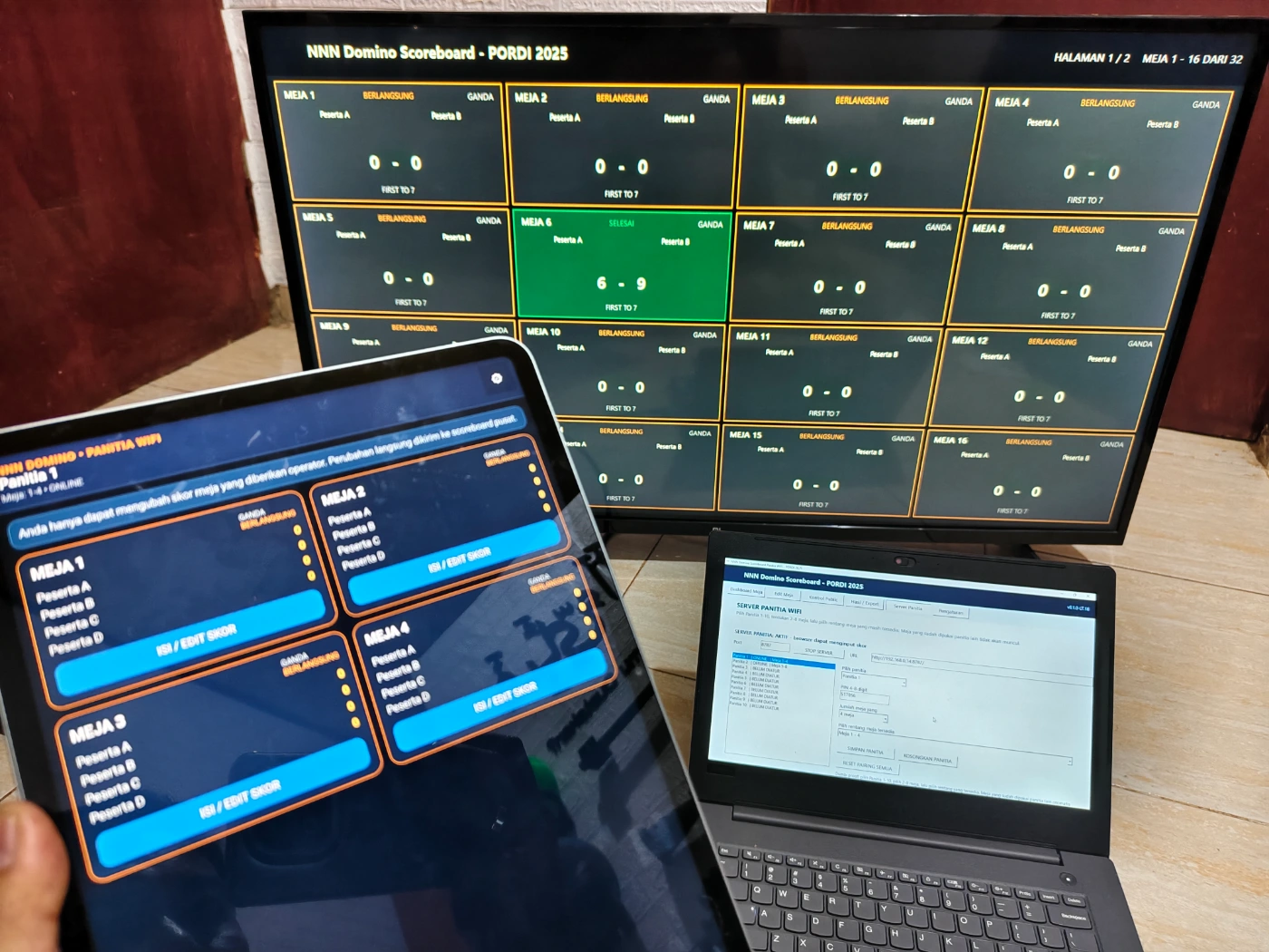 Papan skor Domino Panitia WiFi dengan operator pusat panel browser panitia HP dan public scoreboard multi-meja pada TV